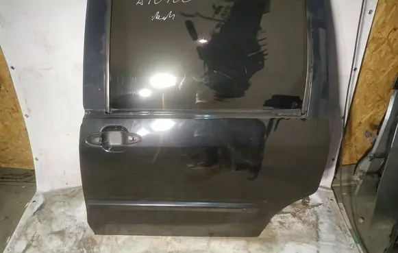 Mazda MPV Rear door juodos