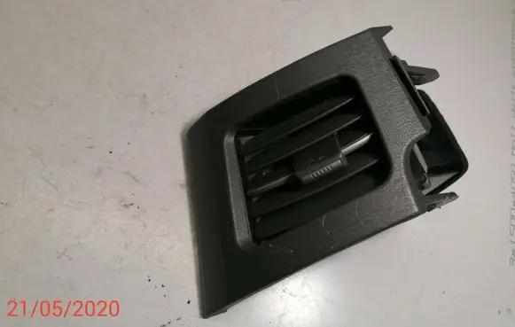 Toyota Prius (XW30) Dashboard side air vent grill/cover trim 5565047070