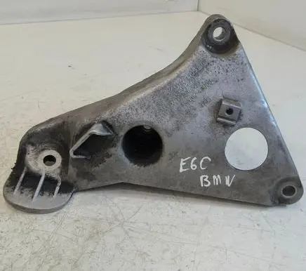 BMW 5 E60 E61 Engine mounting bracket 13807410