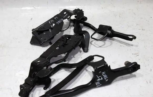 BMW 1 E82 E88 Convertible roof hinge 7174773