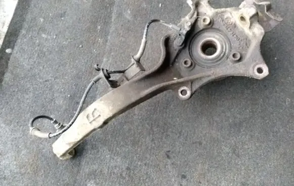 Chrysler Sebring (ST-22 - JR) Front wheel hub spindle knuckle