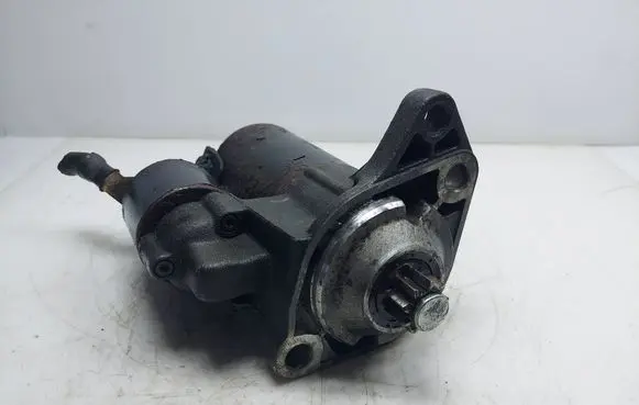 Volkswagen Golf IV Starter motor 0001121028 020911023F