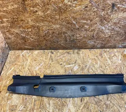 Mercedes-Benz E W124 Radiator trim 1245050088 6226400
