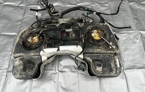 Jeep Grand Cherokee WL Fuel tank 