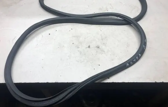 Opel Astra K Front door rubber seal 