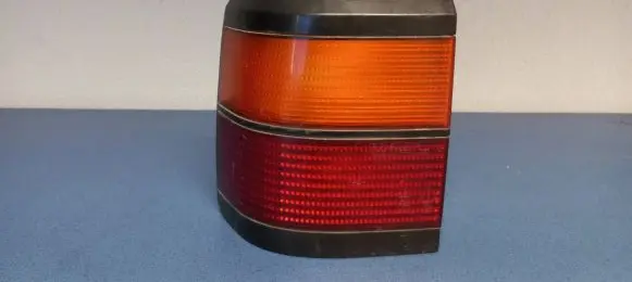 Volkswagen PASSAT B4 Rear/tail lights 333945111