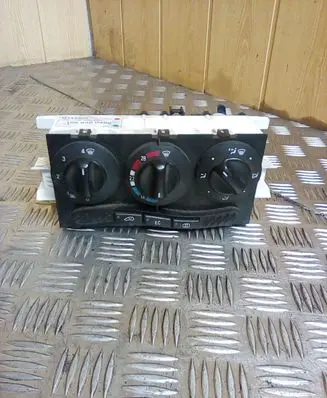 Mercedes-Benz A W168 Climate control unit 1688300485