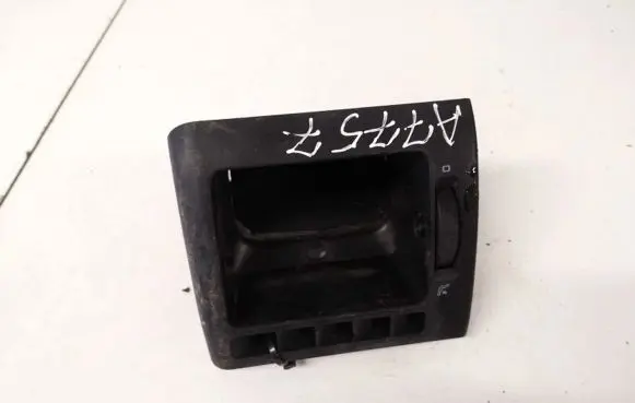 Volkswagen PASSAT B4 Dash center air vent grill 3a1819984