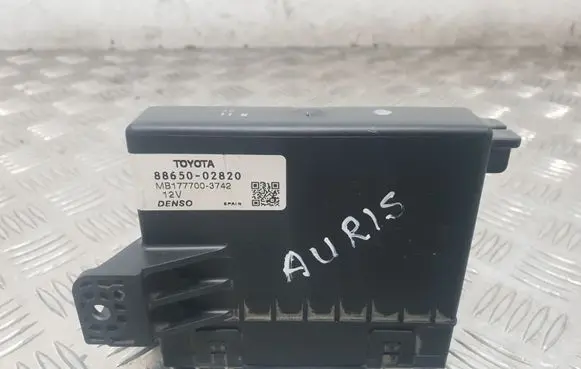 Toyota Auris 150 Climate control unit 8865002820 MB1777003742