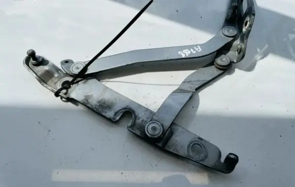 Audi A4 S4 B6 8E 8H Tailgate/trunk/boot hinge 8e5827301