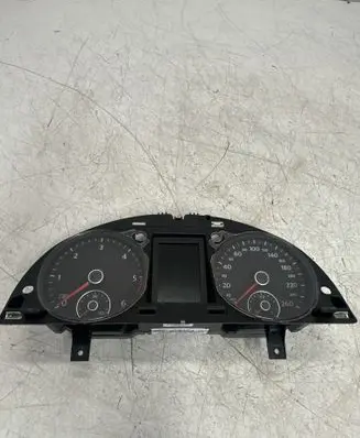 Volkswagen PASSAT B7 Speedometer (instrument cluster) 3AA920870D