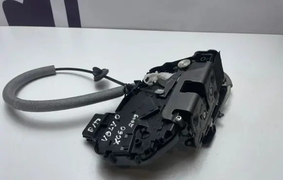 Volvo XC60 Front door lock 30799301