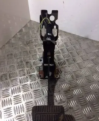 Subaru Tribeca Brake pedal 