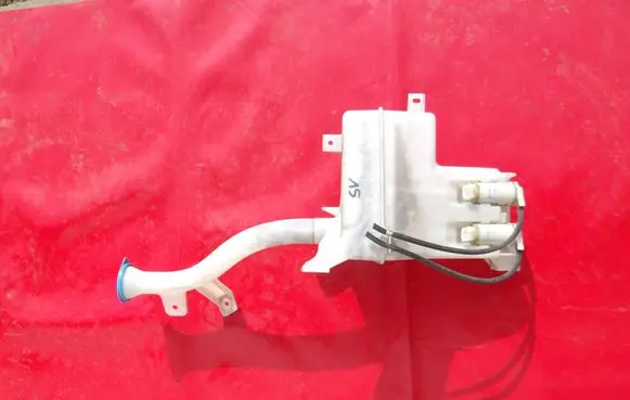 Suzuki Vitara (LY) Windshield washer fluid reservoir/tank 