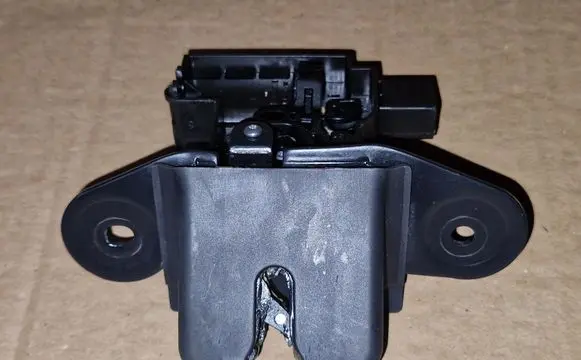 Dacia Spring Tailgate/trunk/boot lock/catch/latch 906002009R