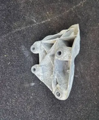 BMW 5 G30 G31 G38 Engine mounting bracket 6876212