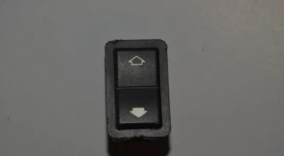 BMW 5 E39 Electric window control switch 8368974