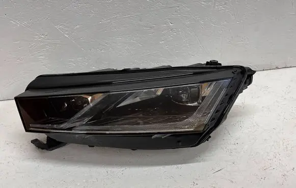 Skoda Octavia Mk4 Headlight/headlamp 5E4941015B