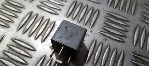 Audi A4 S4 B5 8D Other relay 8d0951253 373