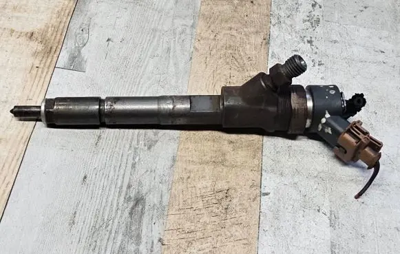 Toyota Auris 150 Fuel injector 0445110227