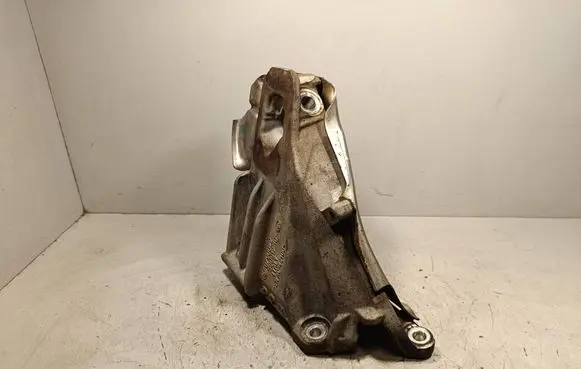 BMW X5 E70 Engine mounting bracket 6790022