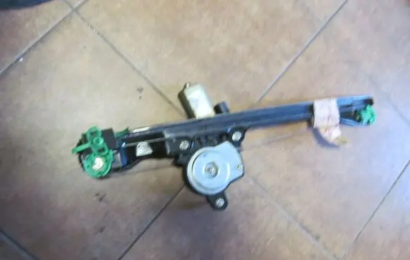 Fiat Punto (199) Front door window regulator with motor