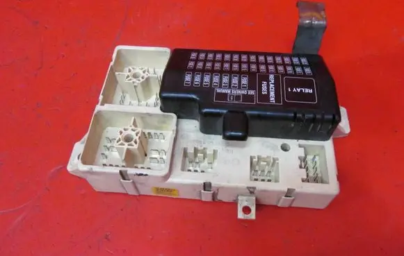 Jaguar S-Type Fuse module 4R8T14A067AB