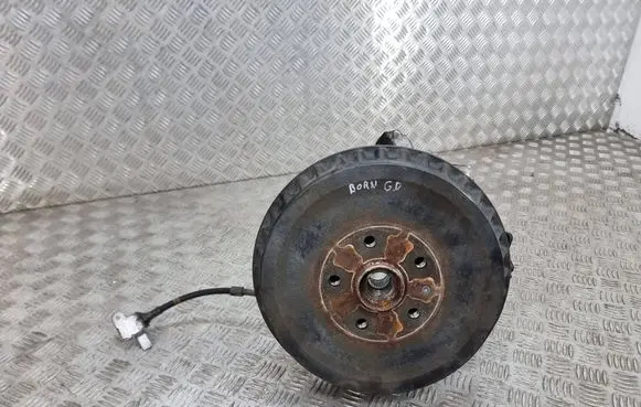 Rear wheel hub