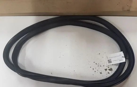Volvo V40 Front door rubber seal 31305041