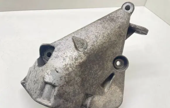 Skoda Fabia Mk2 (5J) Engine mounting bracket 045199201M