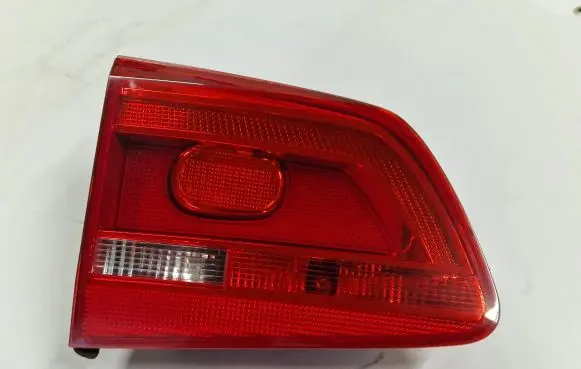 Volkswagen Touran II Tailgate rear/tail lights 1T0945093