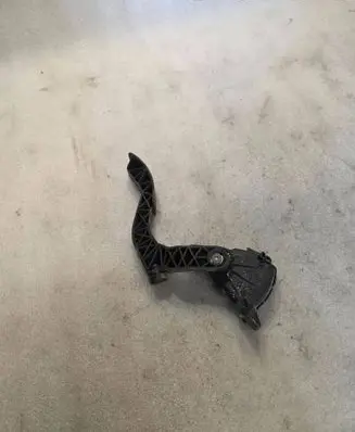 Accelerator throttle pedal