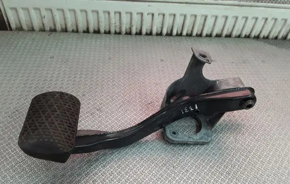 Mercedes-Benz E W211 Brake pedal A2112900119