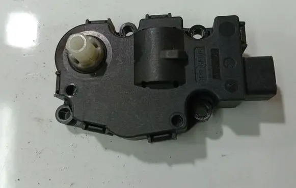 Citroen C4 Grand Picasso Air flap motor/actuator 410475520