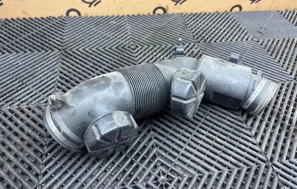 Audi A8 S8 D4 4H Air intake duct part 4H0129616M