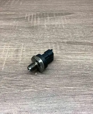 Opel Astra H Fuel pressure sensor 028100290