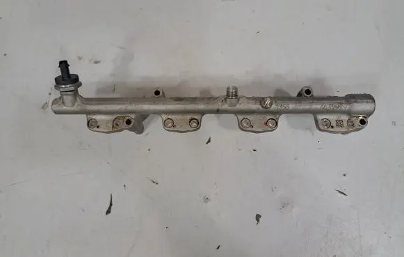 BMW 5 G30 G31 Fuel main line pipe 7639979 8694198