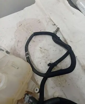 Chrysler Pacifica Engine coolant pipe/hose 68233884AA