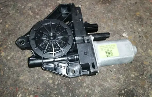 Jeep Grand Cherokee Rear door window regulator motor 931402103