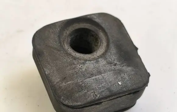 Audi A6 S6 C5 4B Radiator mount bracket 8D0121276 4191499