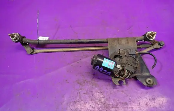 Dacia Logan I Front wiper linkage and motor 