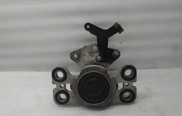 Volvo S60 Engine mount bracket 31401307