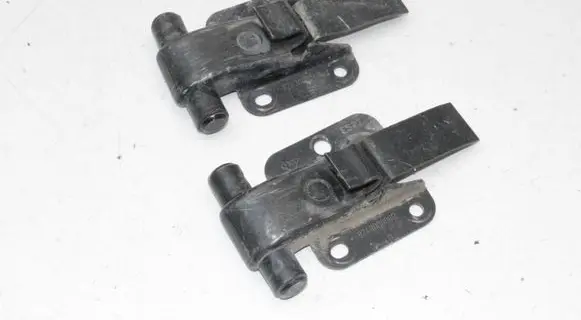 Opel Movano B Rear door check strap stopper 824300006R