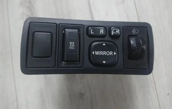 Toyota Avensis T250 Wing mirror switch 777667