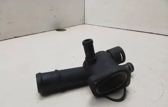 Volkswagen Touran I Engine coolant pipe/hose 038121132D