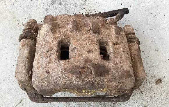 Front brake caliper