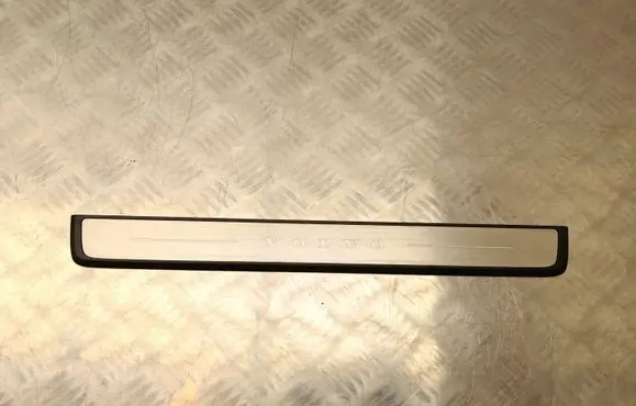 Volvo XC40 Front sill trim cover 32289844