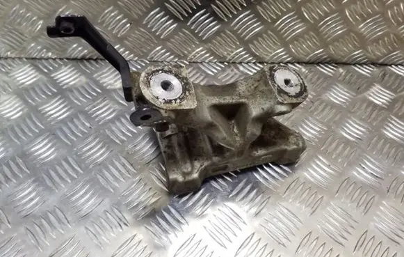 Honda CR-V Steering rack mounting bracket 