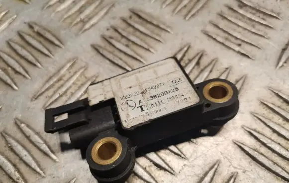 Mercedes-Benz ML W163 Airbag deployment crash/impact sensor 1638200226