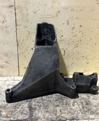 Engine mounting bracket